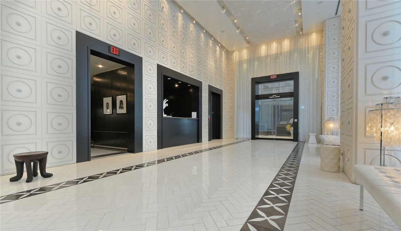 20 Blue Jays Way Unit 1705