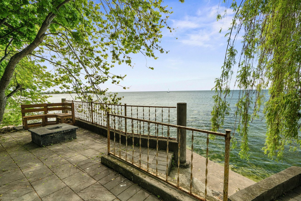  Unmatched Beauty Of Lakeside Living