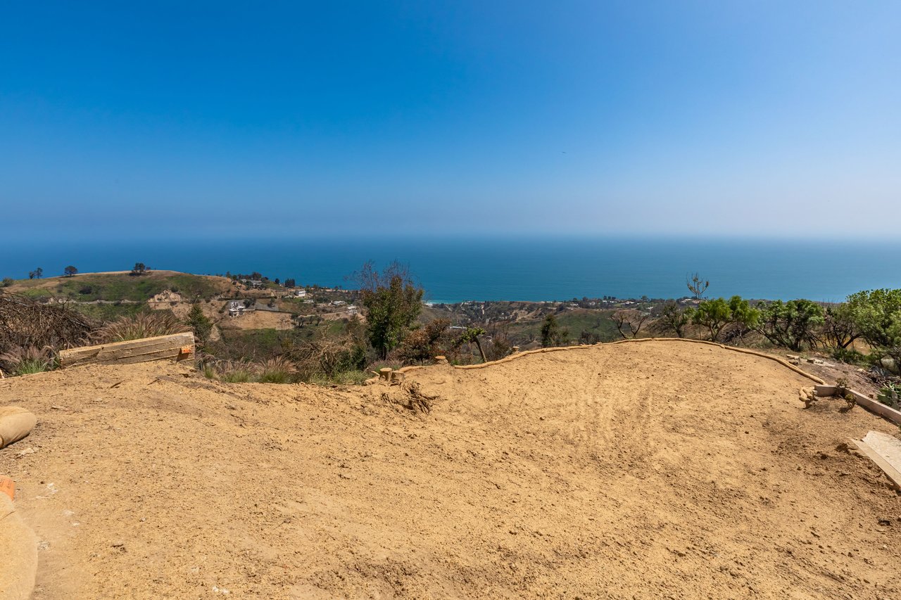 2501 Rambla Pacifico