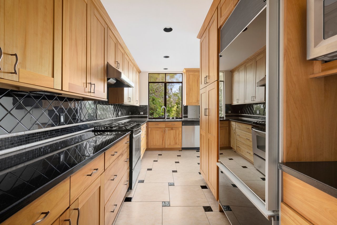 1121 La Collina Drive