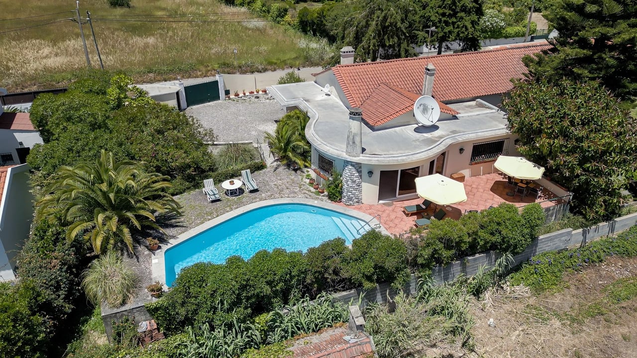 Exclusive Family Villa with Expansive Gardens Near Sintra’s UNESCO Heritage Centre