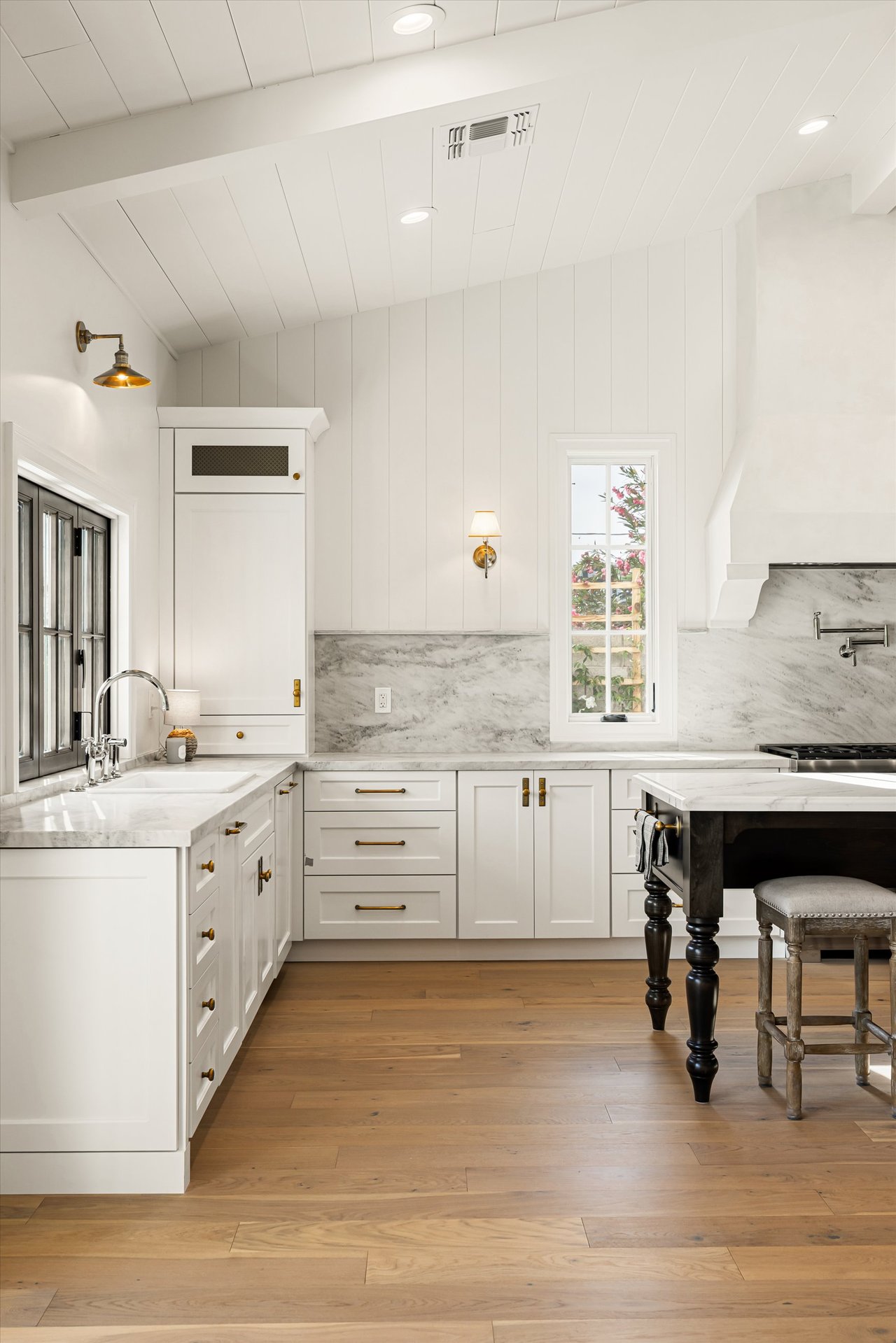 4835 E INDIANOLA Avenue