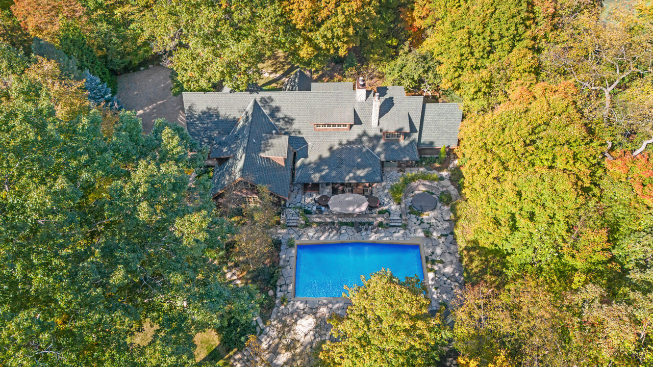 14657 Lakeshore Road