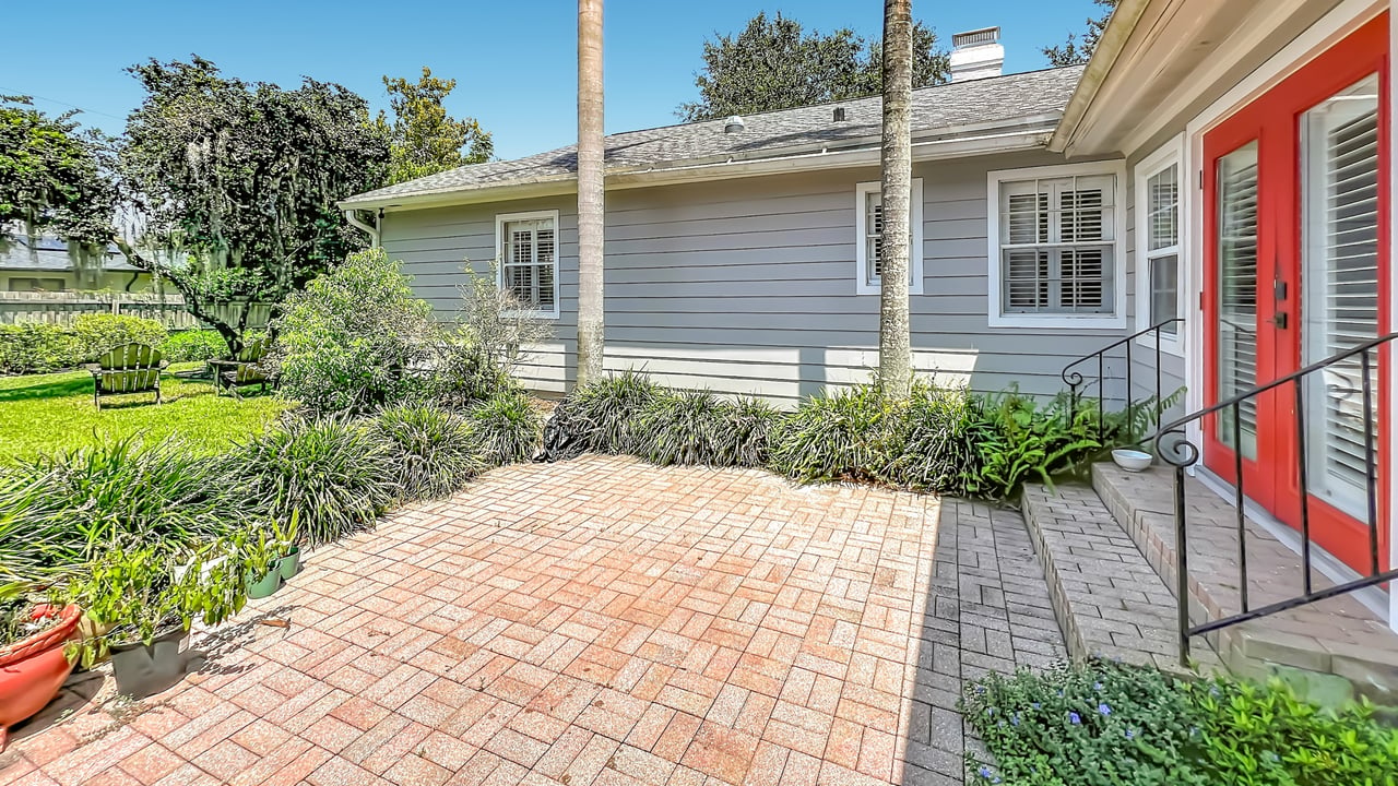 Three-Bedroom Two-Bathroom Bungalow in Orlando's Beverly Shores