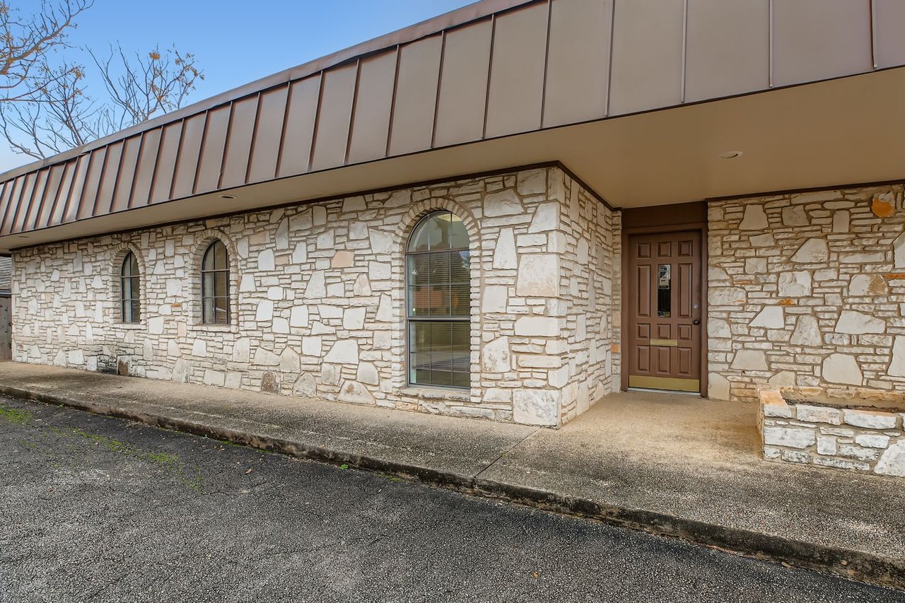 2060 Universal City Blvd