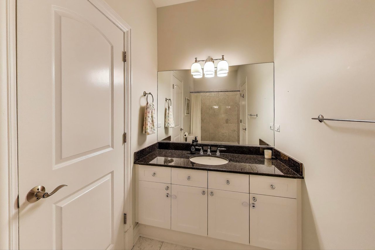 3555 N Marshfield Ave. Unit 1