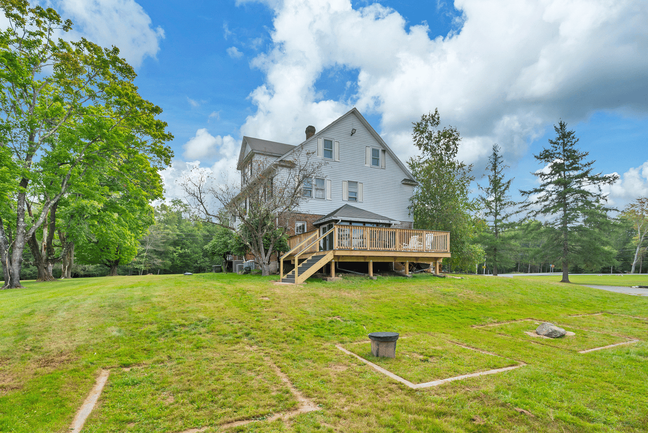 Beautiful Huge Home In Monticello