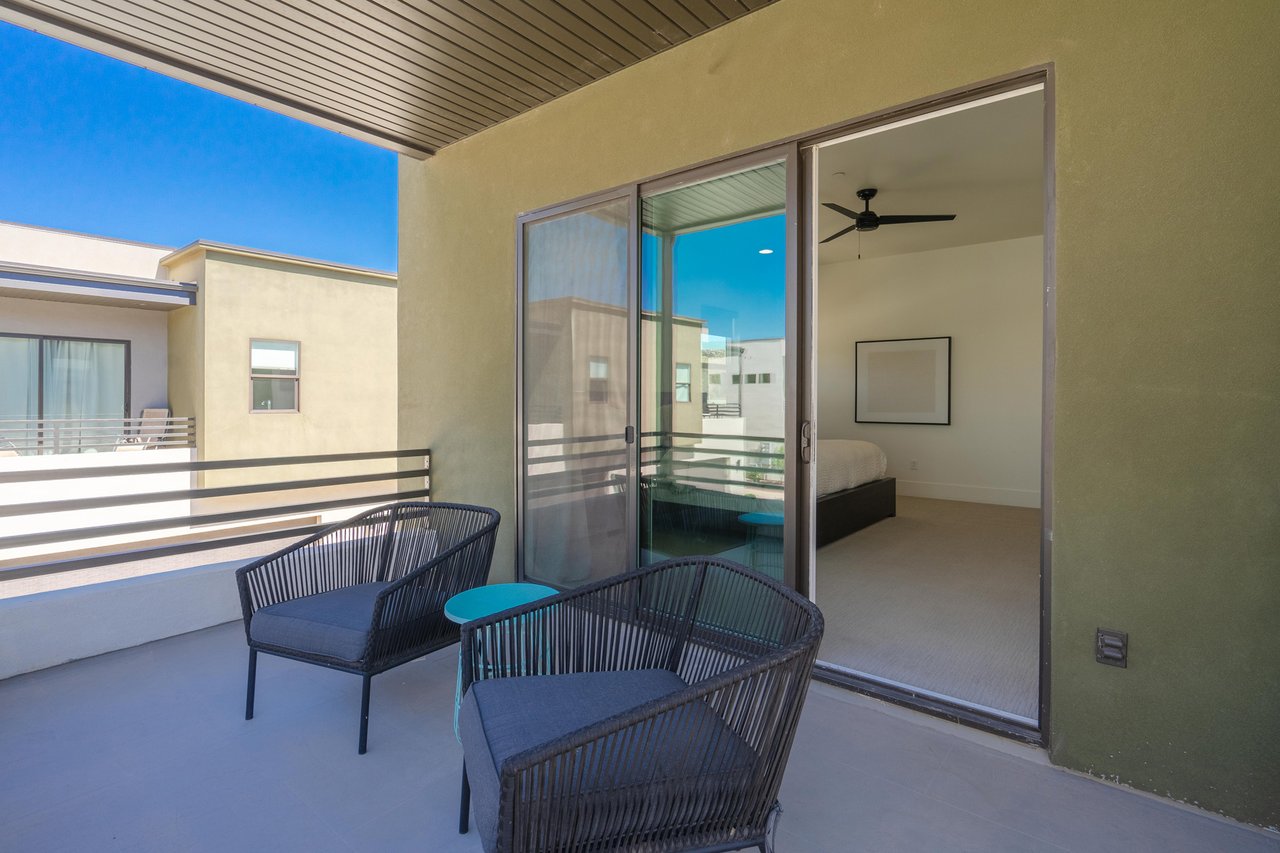 COUNTRY CLUB GOLF COURSE RETREAT