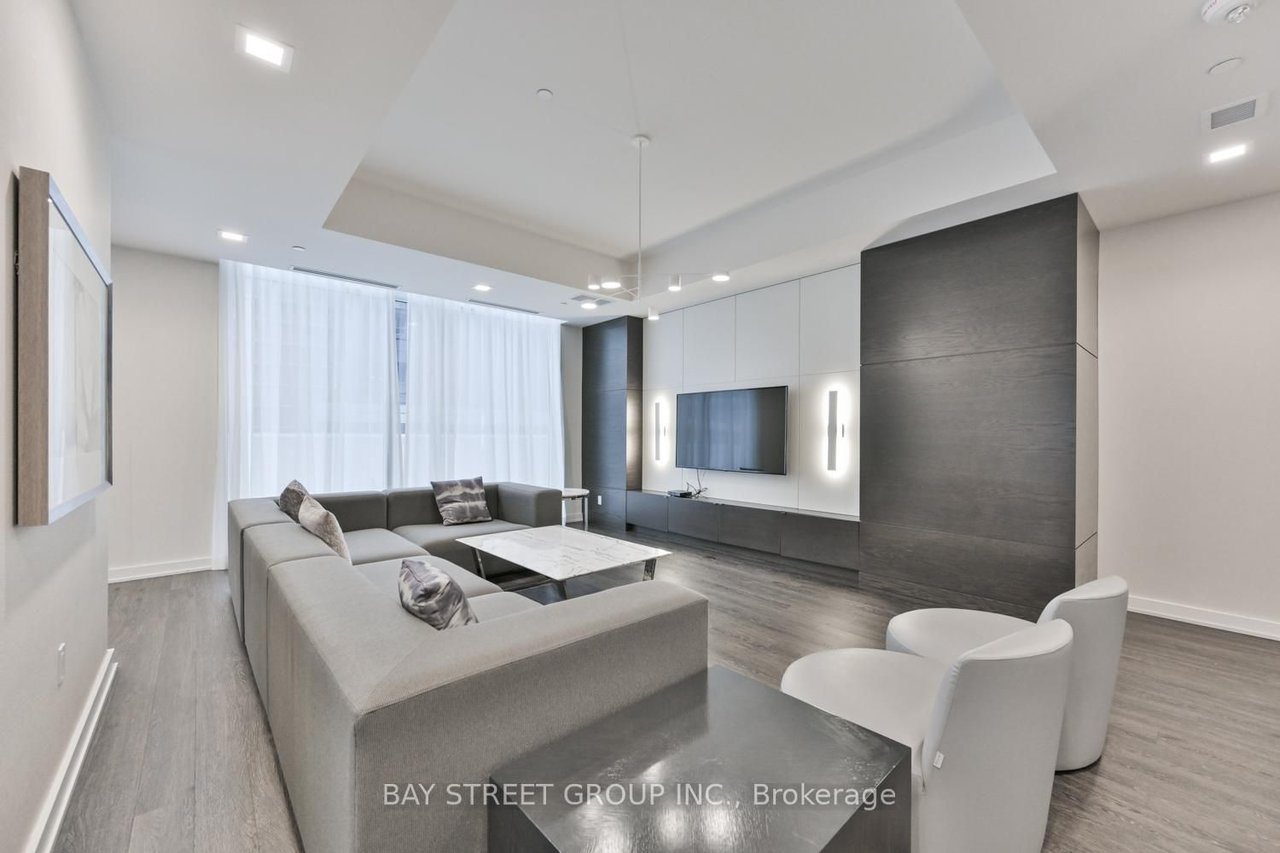 PENTHOUSE IN THE HEART OF NORTH YORK