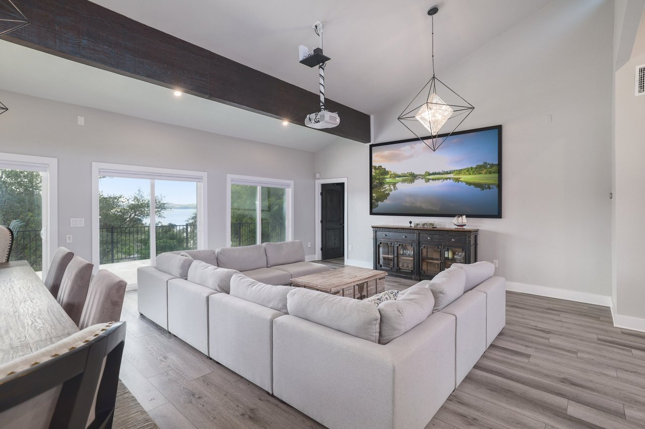 7206 Comanche Trail