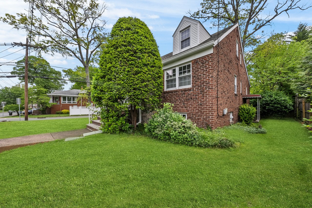 1028 Harvard Place, Fort Lee, NJ 07024