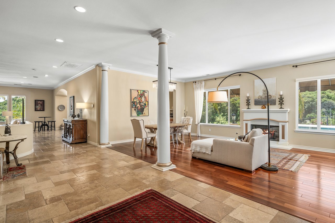 36505 Calle De Lobo
