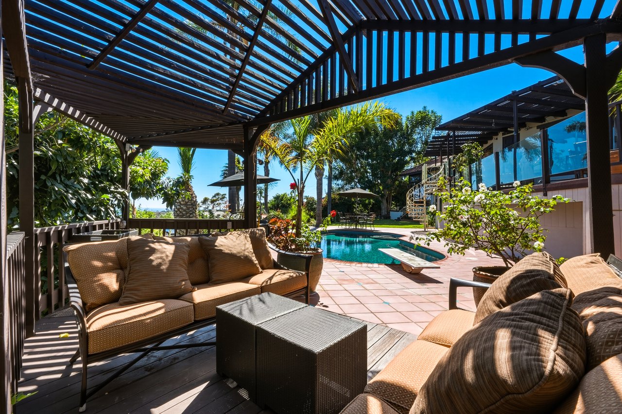 3400 Coast View Dr