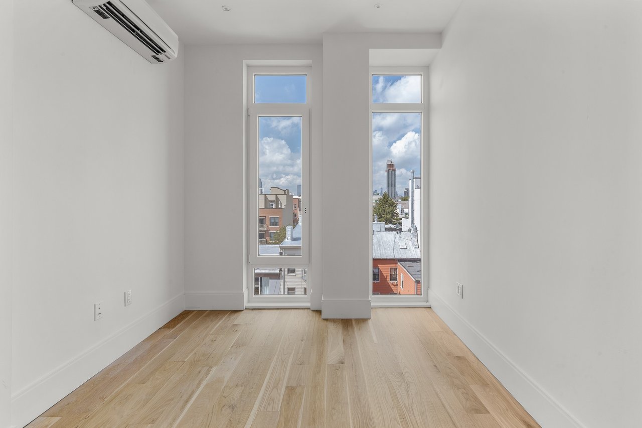 183 Mc Guinness Boulevard 1A