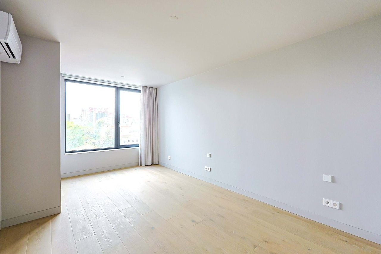 Stylish 2-Bedroom Apartment in the Heart of Lisbon with Exceptional Amenities