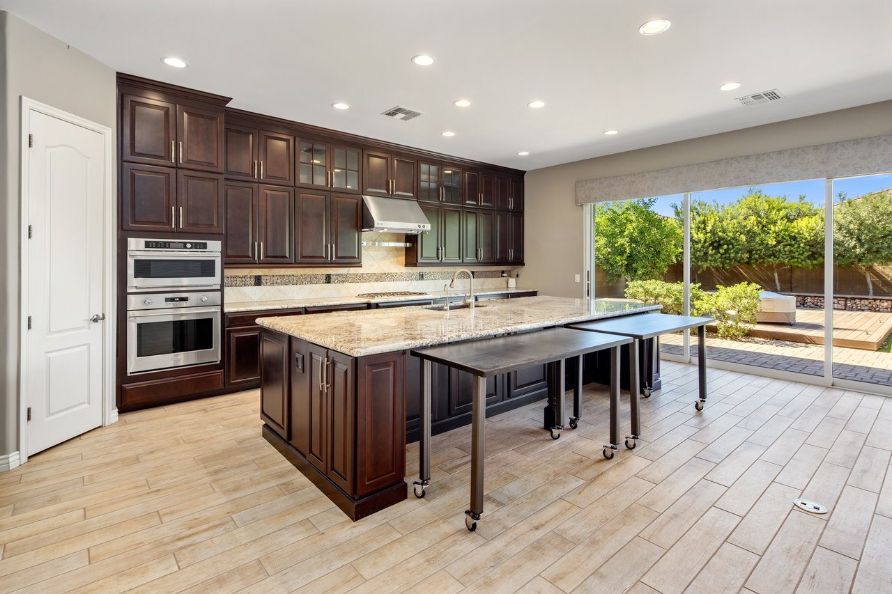 2932 E Madison Vistas