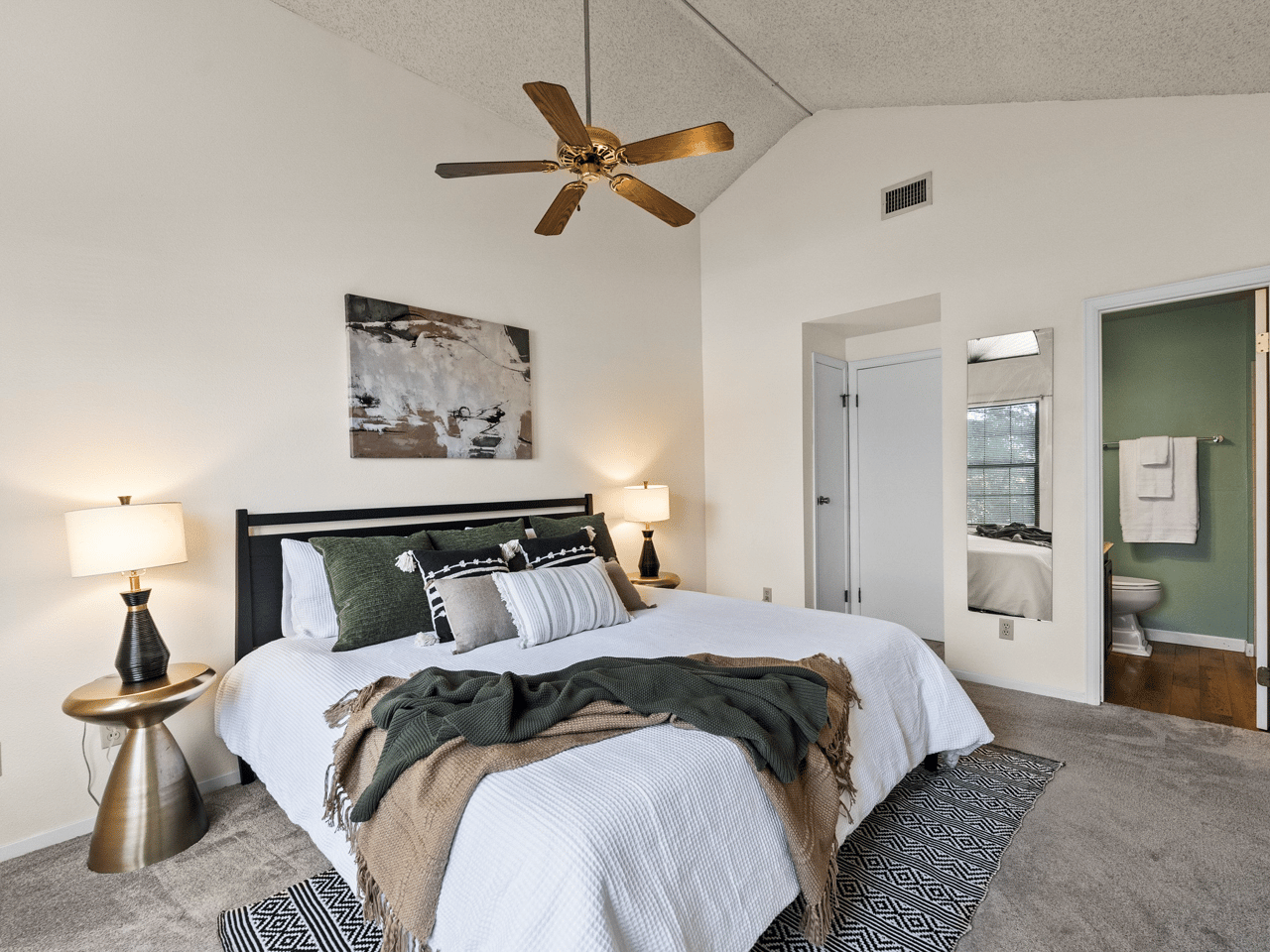 Just Listed: Cozy an Convenient Living in Oak Run