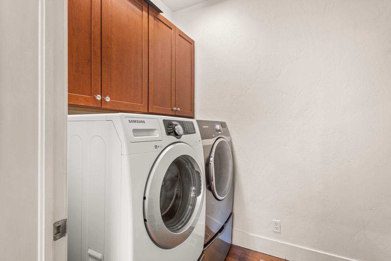 Warm & Inviting Willits Townhome