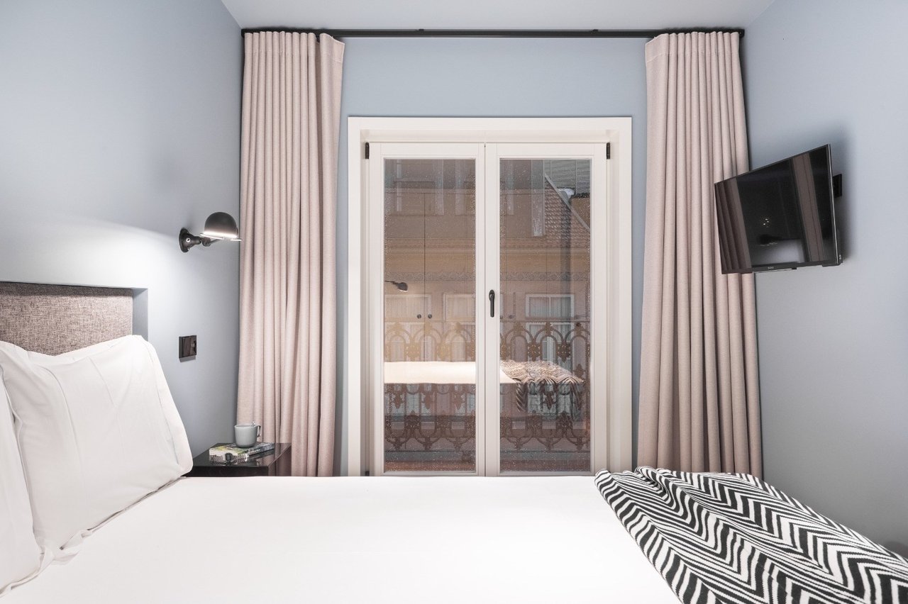 New Designer Duplex in the Heart of Porto, Portugal – Licensed Short-Term Rental with 6%+ ROI
