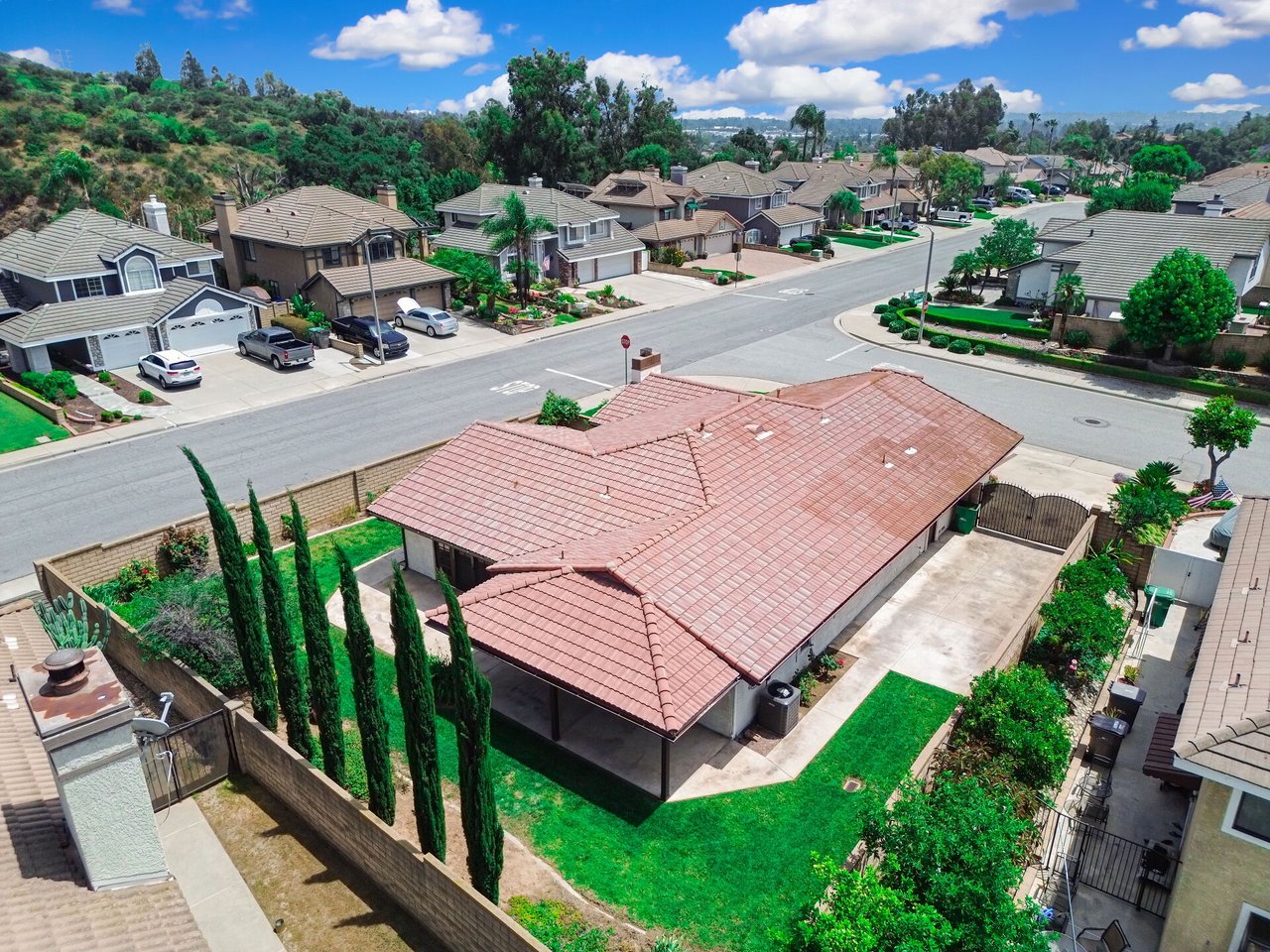 5697 Los Robles
