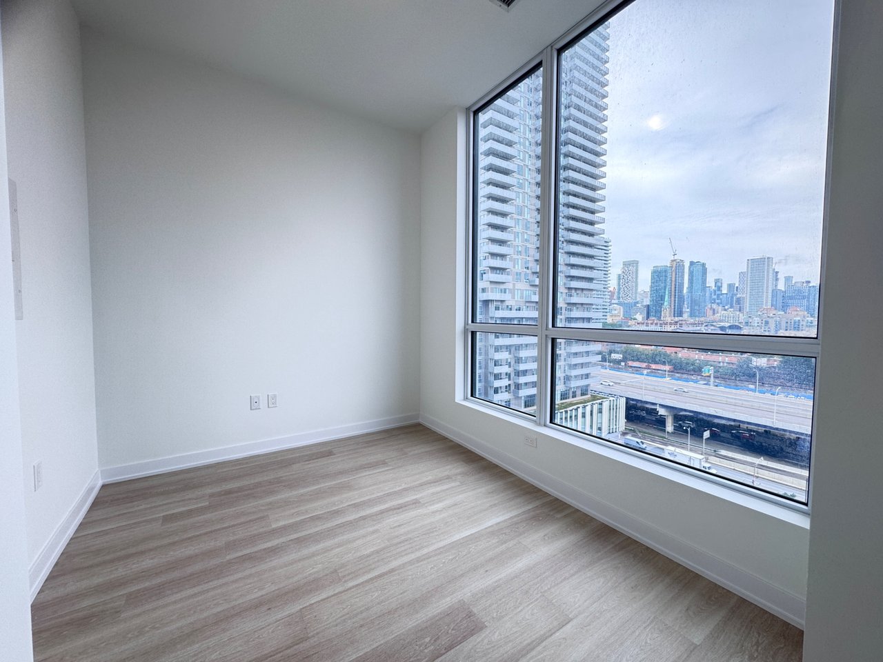 15 Richardson Street Unit: 1202