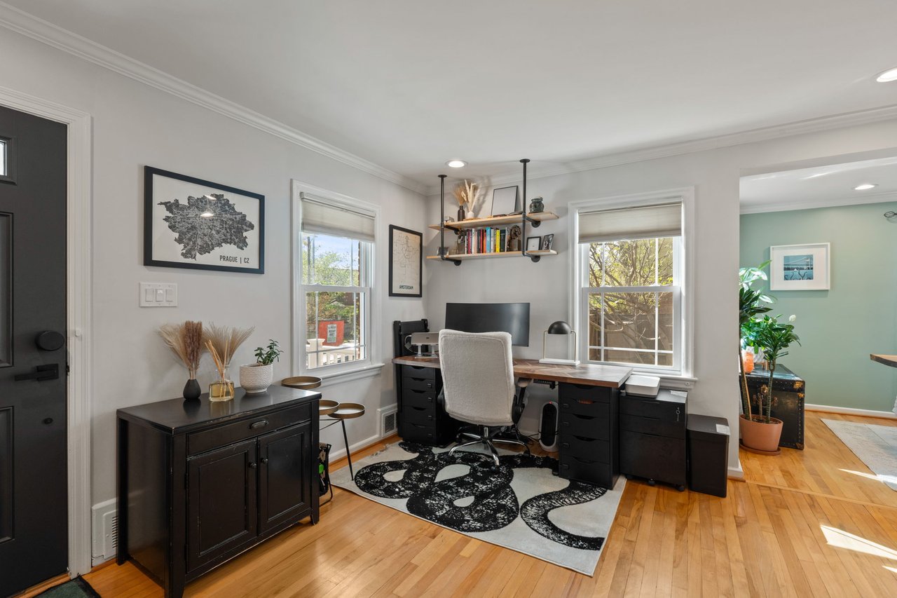 Crown Jewel of Jefferson Manor - 1/2 mile to Metro