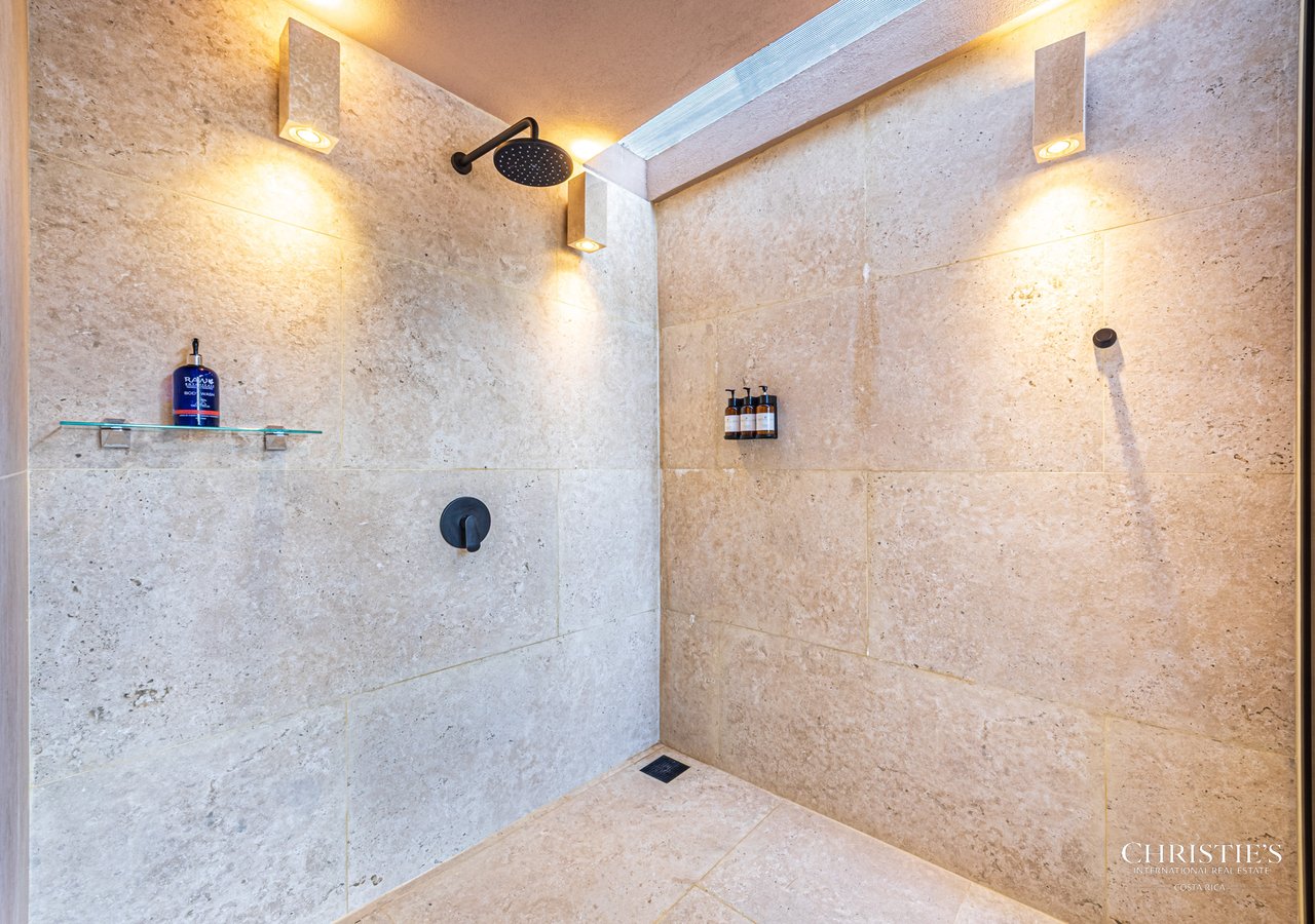 Luxury Hotel Boutique with Ocean Views | Walking distance to the beach | 13.2 Acres