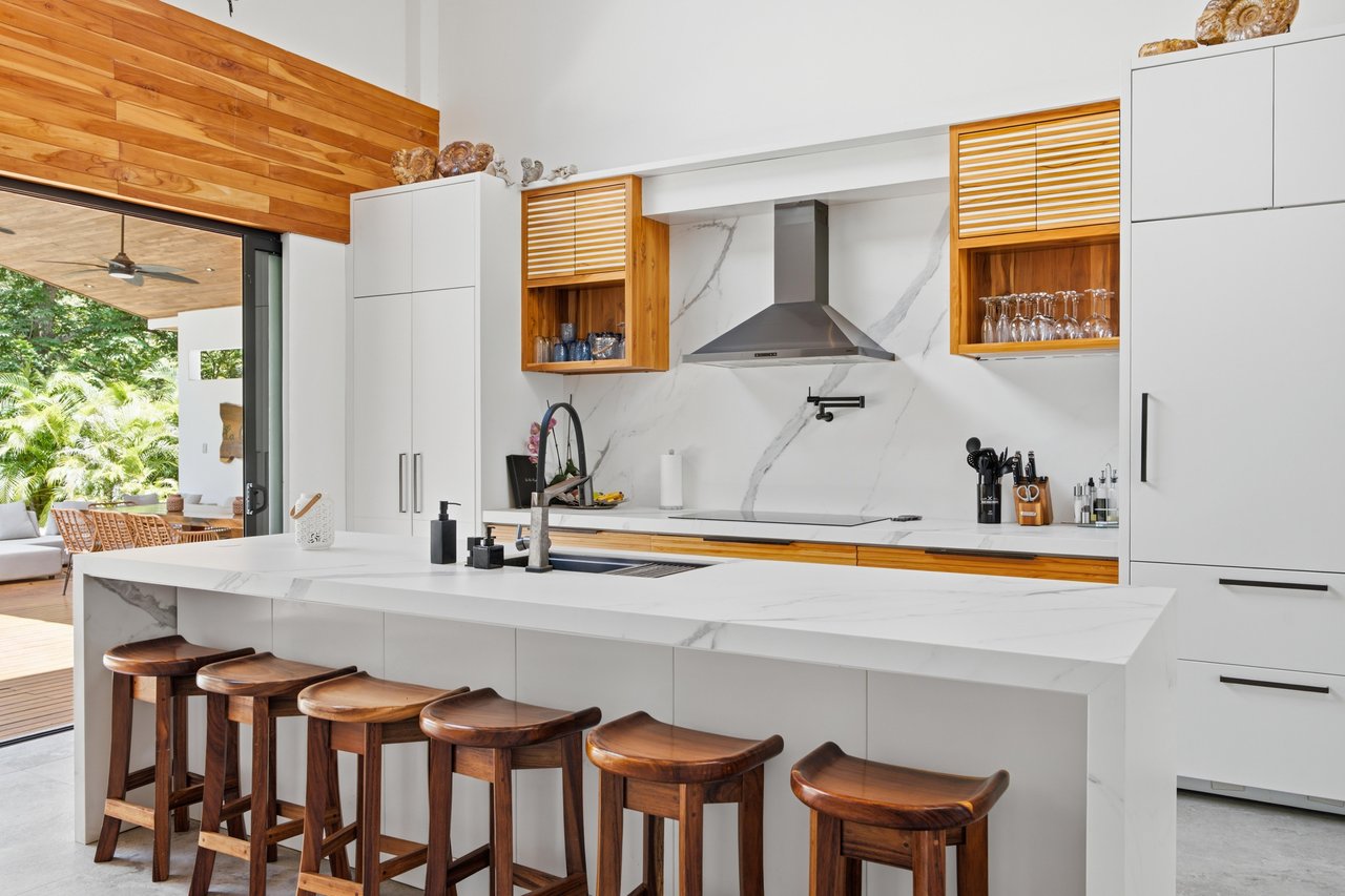 Casa La Ola Perfecta | Luxury 5-Bedroom Home with Pool Near the Beach in Hacienda Pinilla