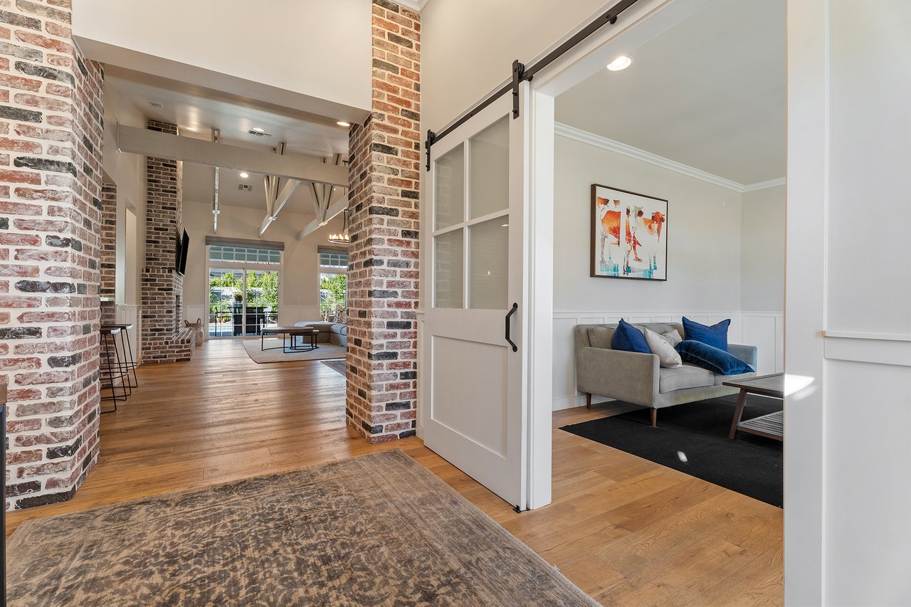 3838 E DEVONSHIRE Avenue