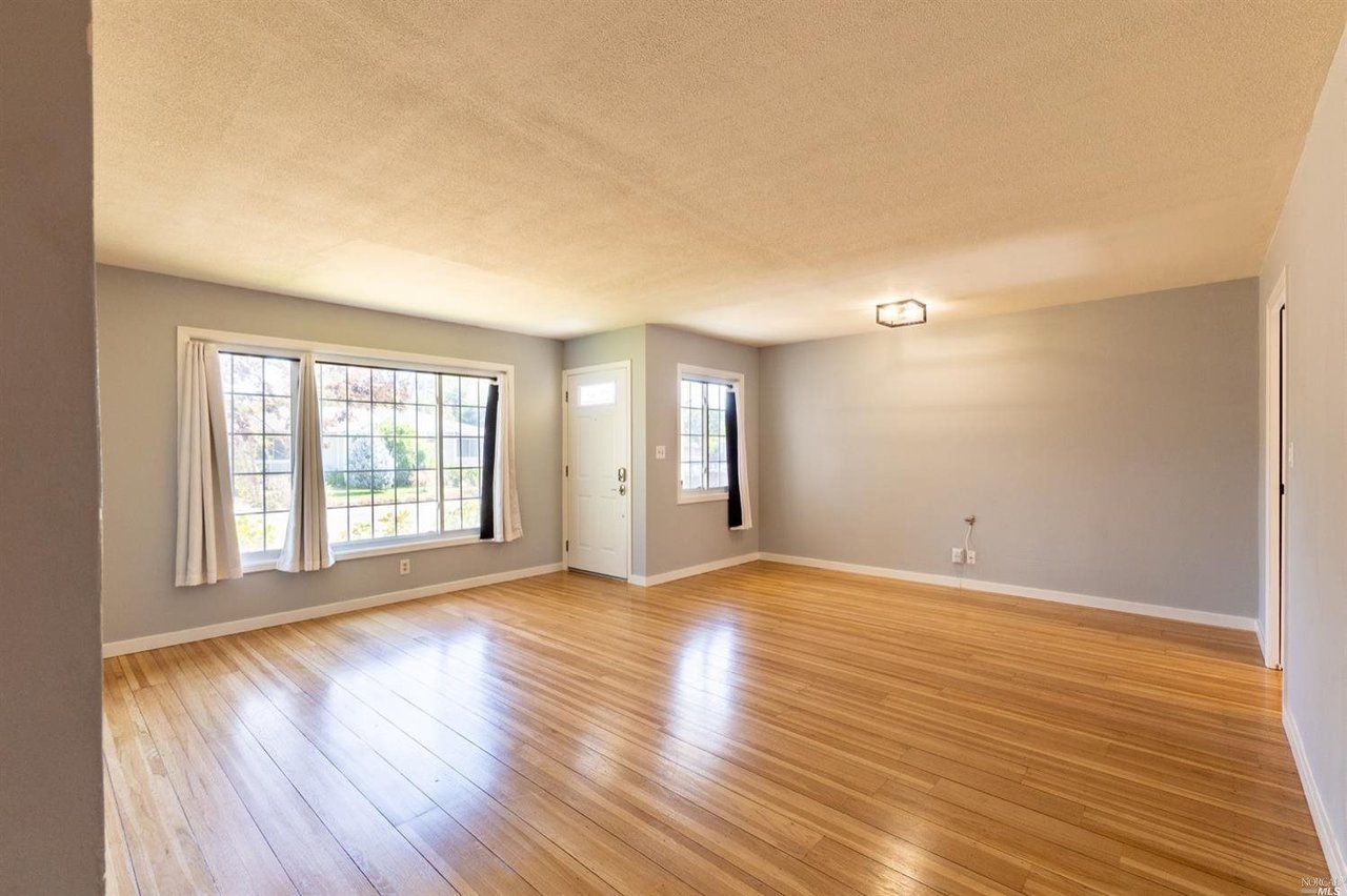 6 Boulevard Ct