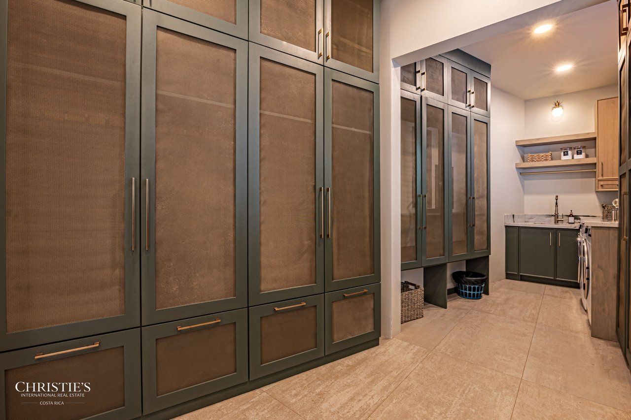 Luxury Estate in Escaleras — 5.5 Acres Majesty of Incredible Ocean Views 