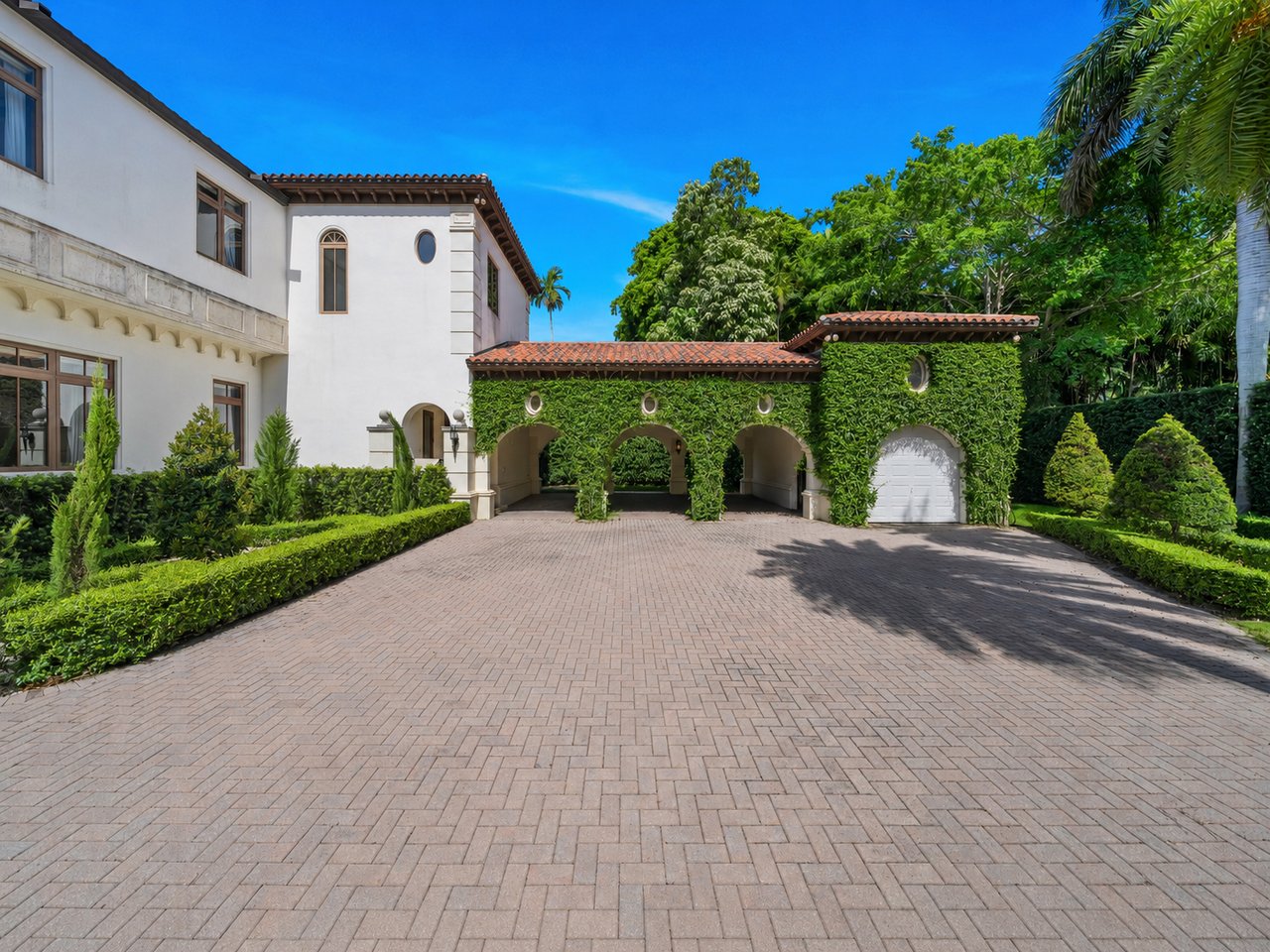 150 Edgewater Drive