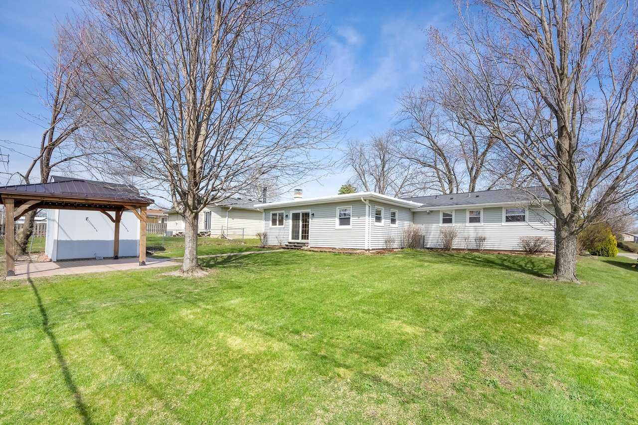 390 Arrowhead Trail, Carol Stream IL – Rare 4 Bedroom Ranch Near Glenbard North High School