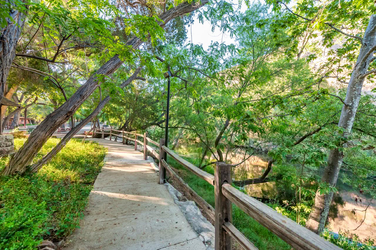 3272 Triunfo Canyon