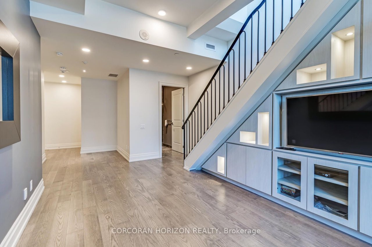 GRAND TOWNHOUSE IN THE ANNEX