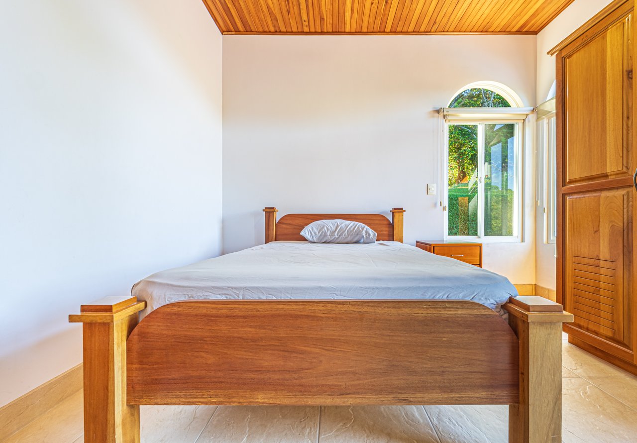 Elegant 3 Bedroom + Office Jungle Home in Puesta Del Sol, Ojochal