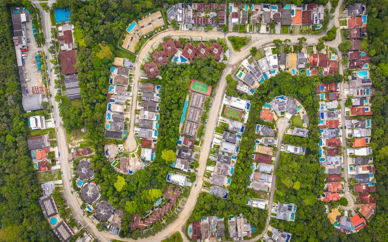 How Roof Color Could Help You Sell Faster (and for More!)