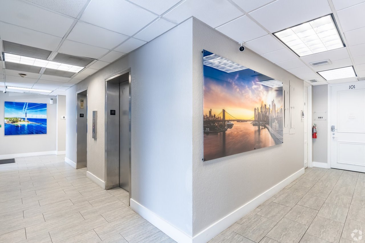 2425 Office Plaza