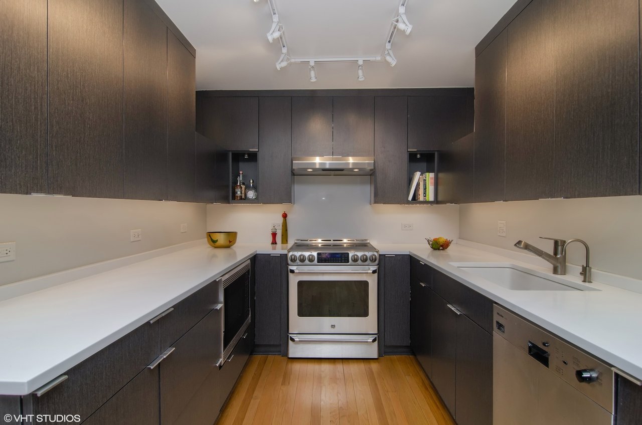 200 E Delaware Pl, #33F