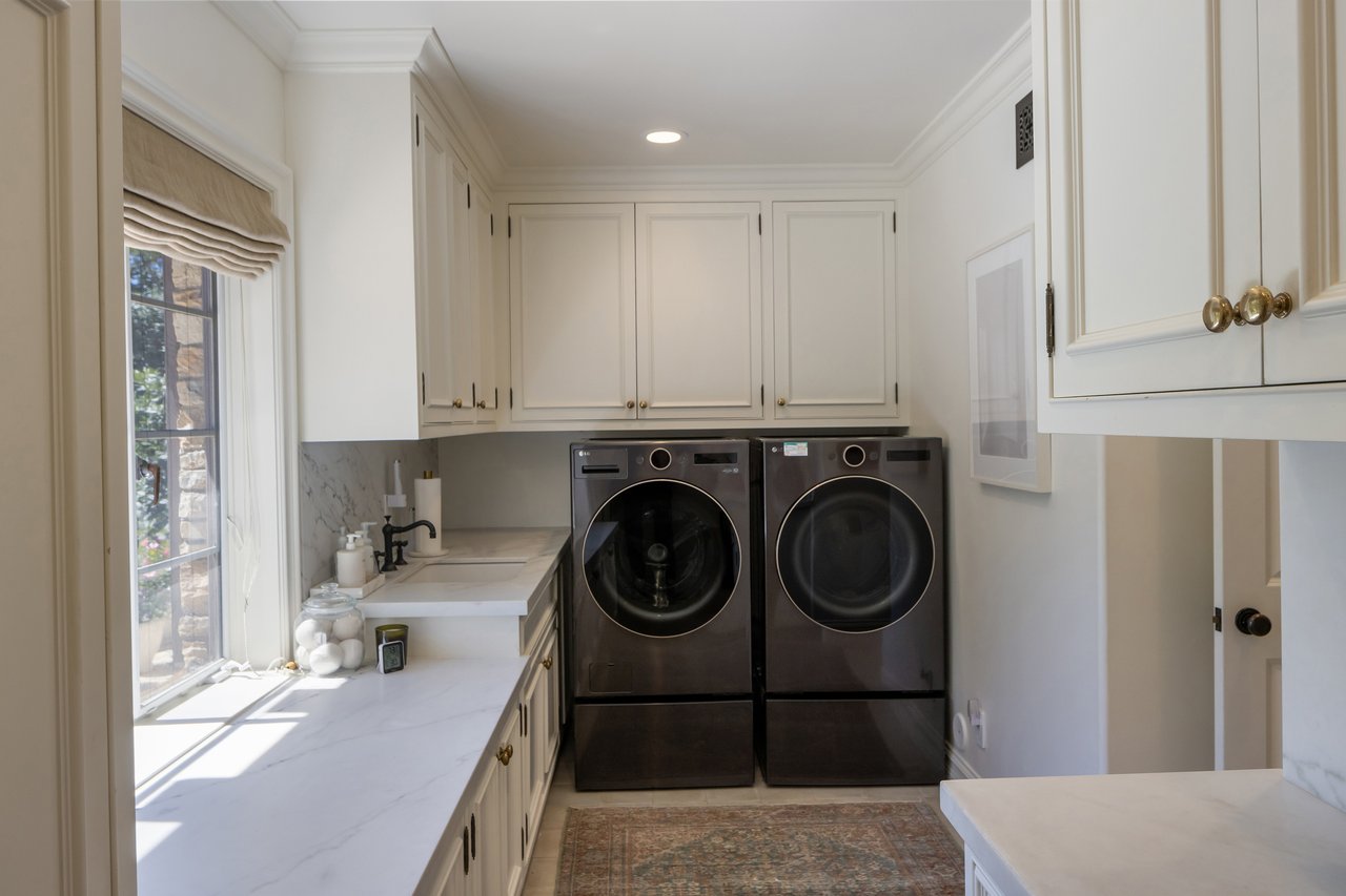 9541 Heather Rd, Beverly Hills