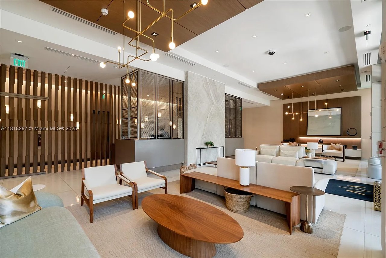 For Lease: Luxury 3-Bedroom Residence in the Heart of Coral Gables – Villa Valencia