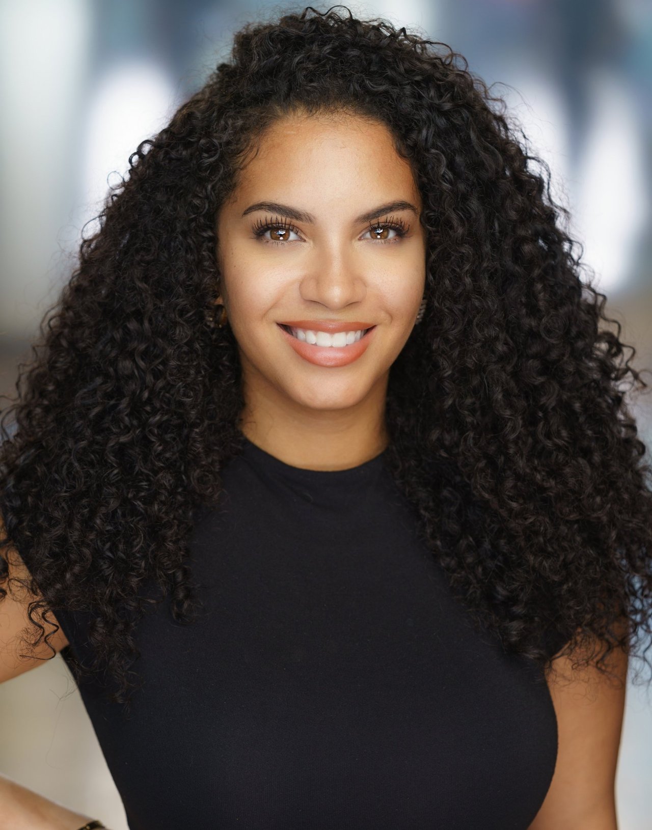 Aziza El Wanni Los Angeles, CA Real Estate Agent Headshot