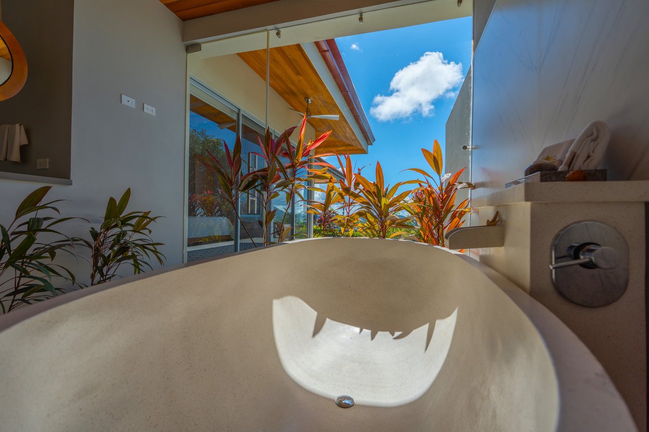 Blue Horizon – luxury ocean-view home in Ojochal, Costa Rica