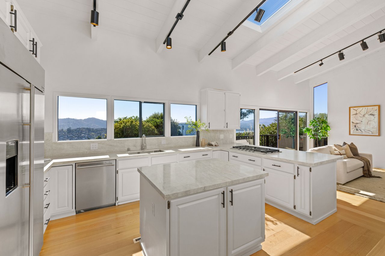 Sweeping Views of San Francisco and the Golden Gate Bridge