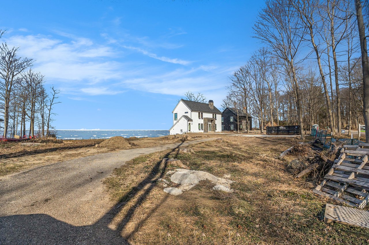 2578 2576, 2572 Lakeshore Drive