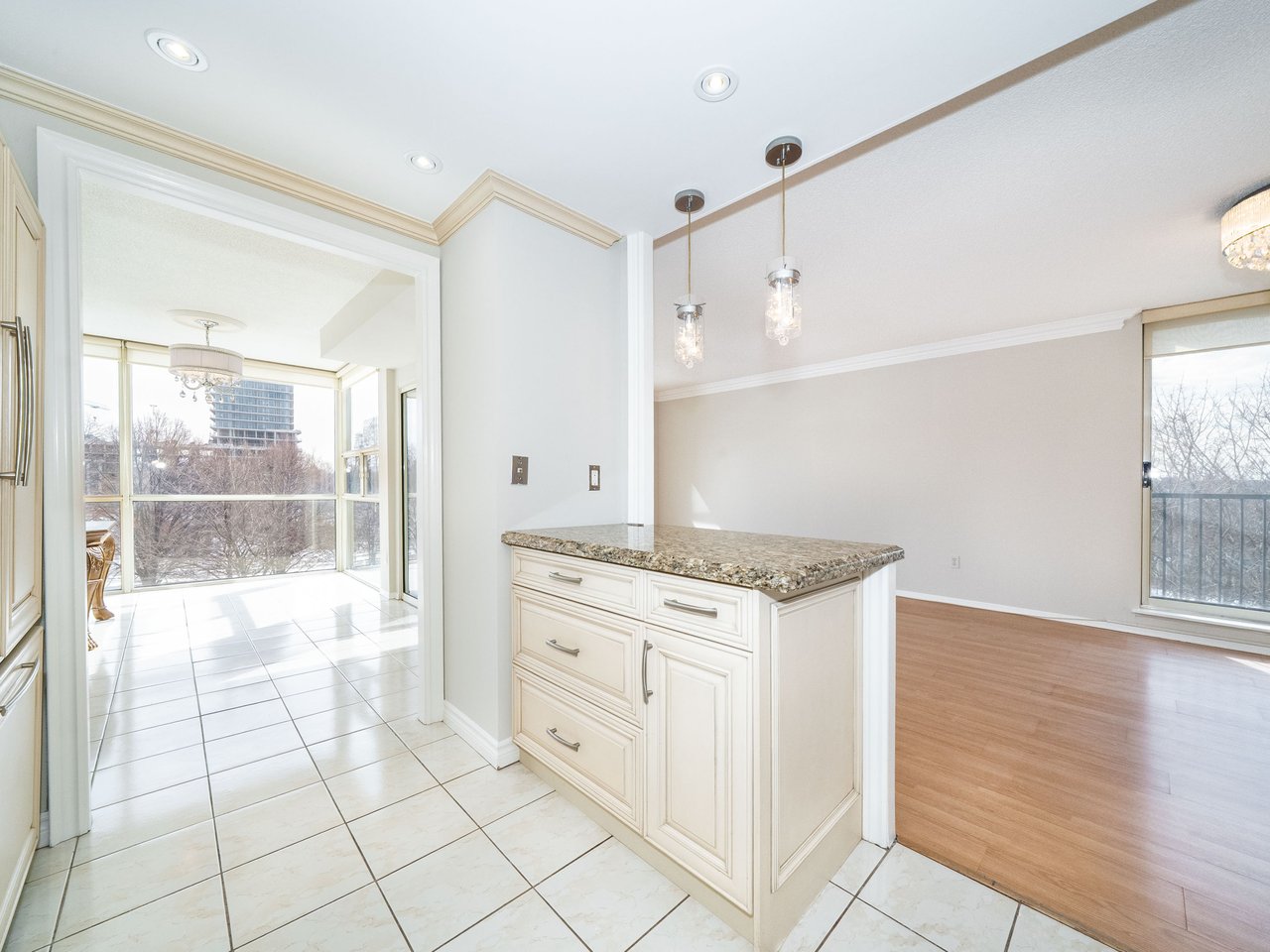 30 Harding Boulevard W, 404