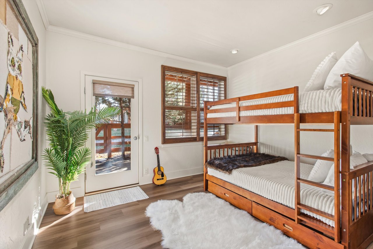 Bright and Stylish Townhome in the Heart of Willits