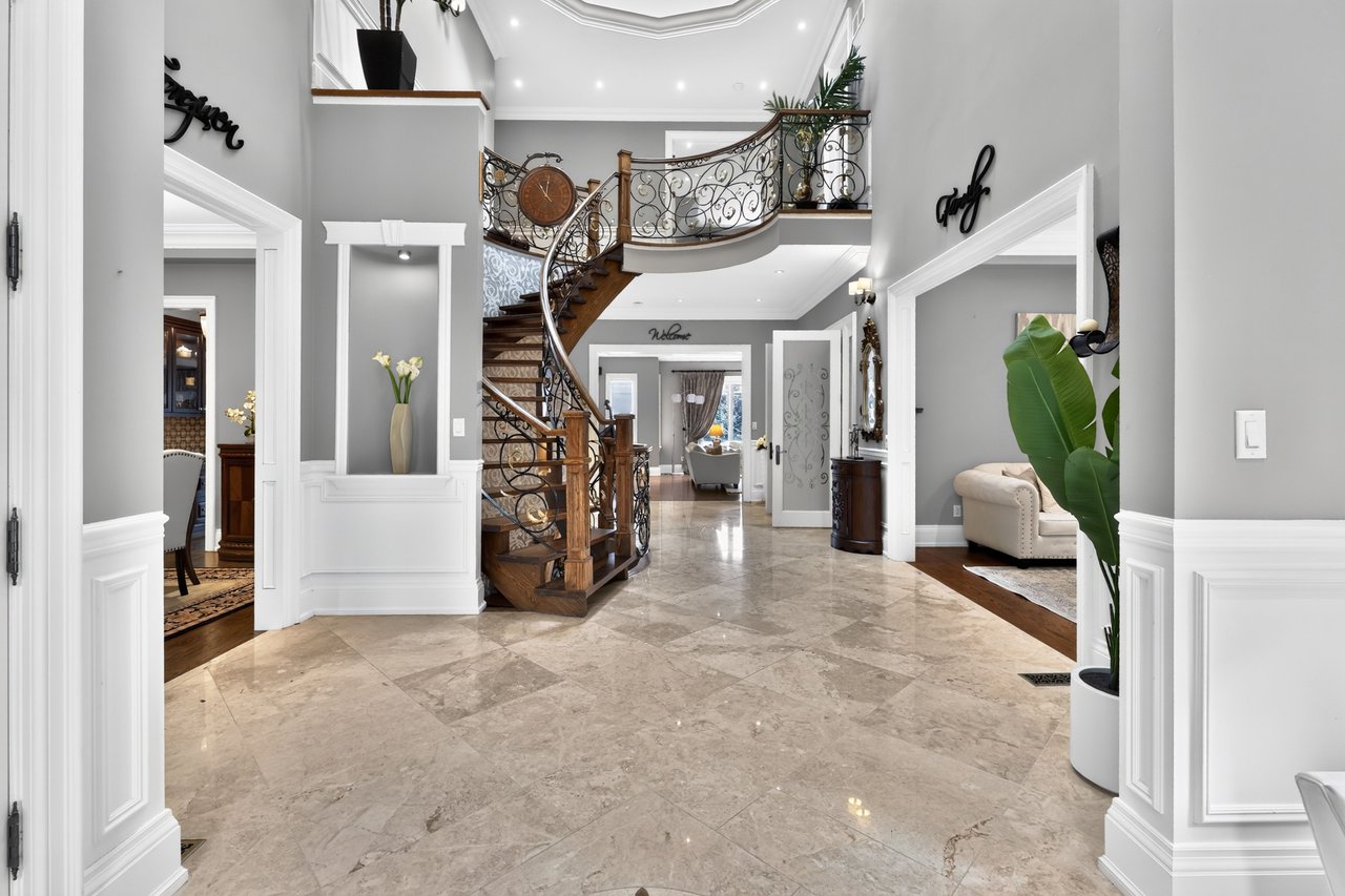 2513 Sharon Cres