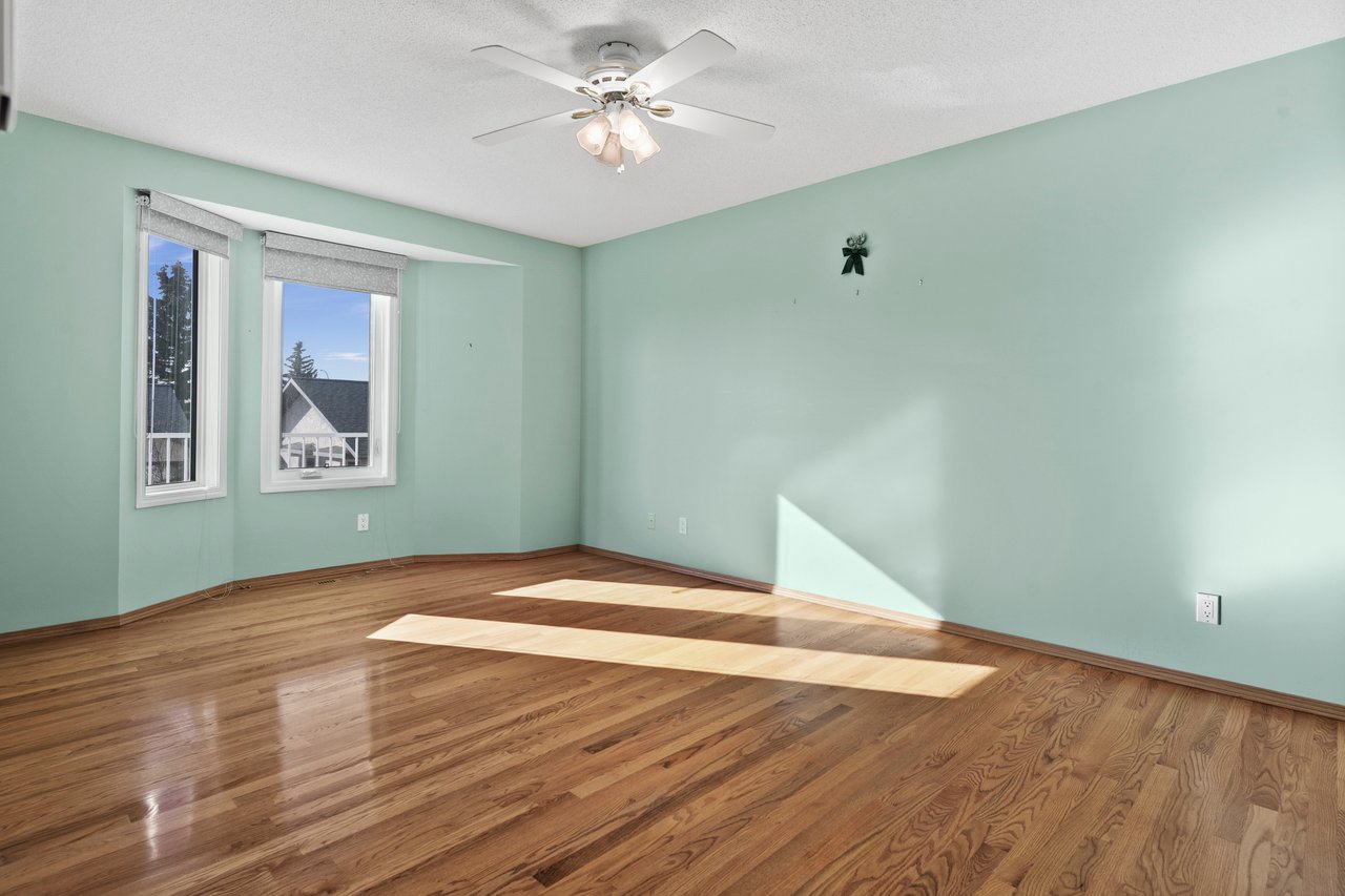 222 Arbour Cliff Close NW