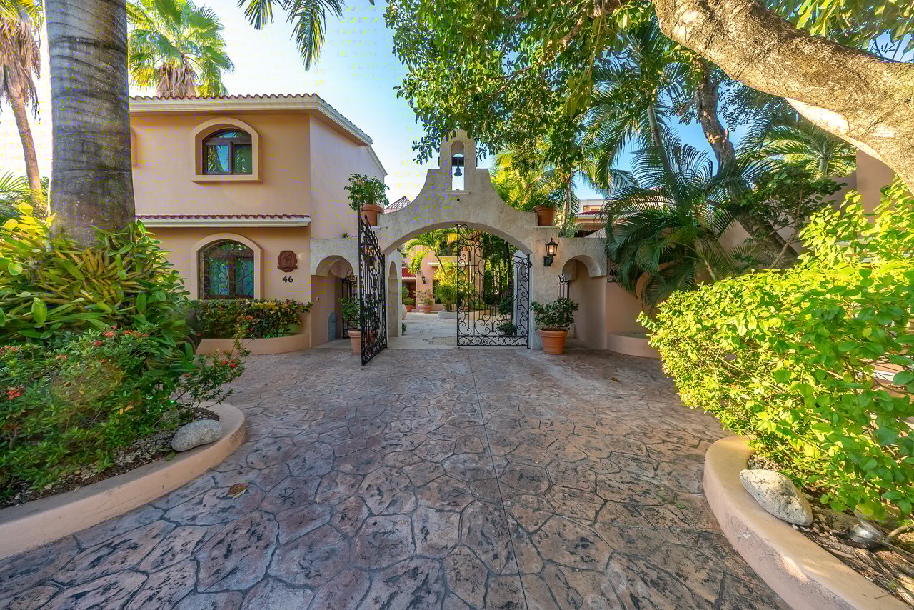 Villa Orquídea Puerto Aventuras | Golf-Front Luxury Estate